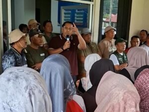 Bupati M. Syukur Sumbangkan Enam Bulan Gaji untuk “Perangi Sampah”